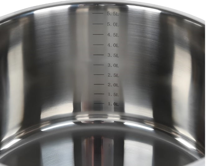 Master Koch pot interior with measurement markings up to 5.5L